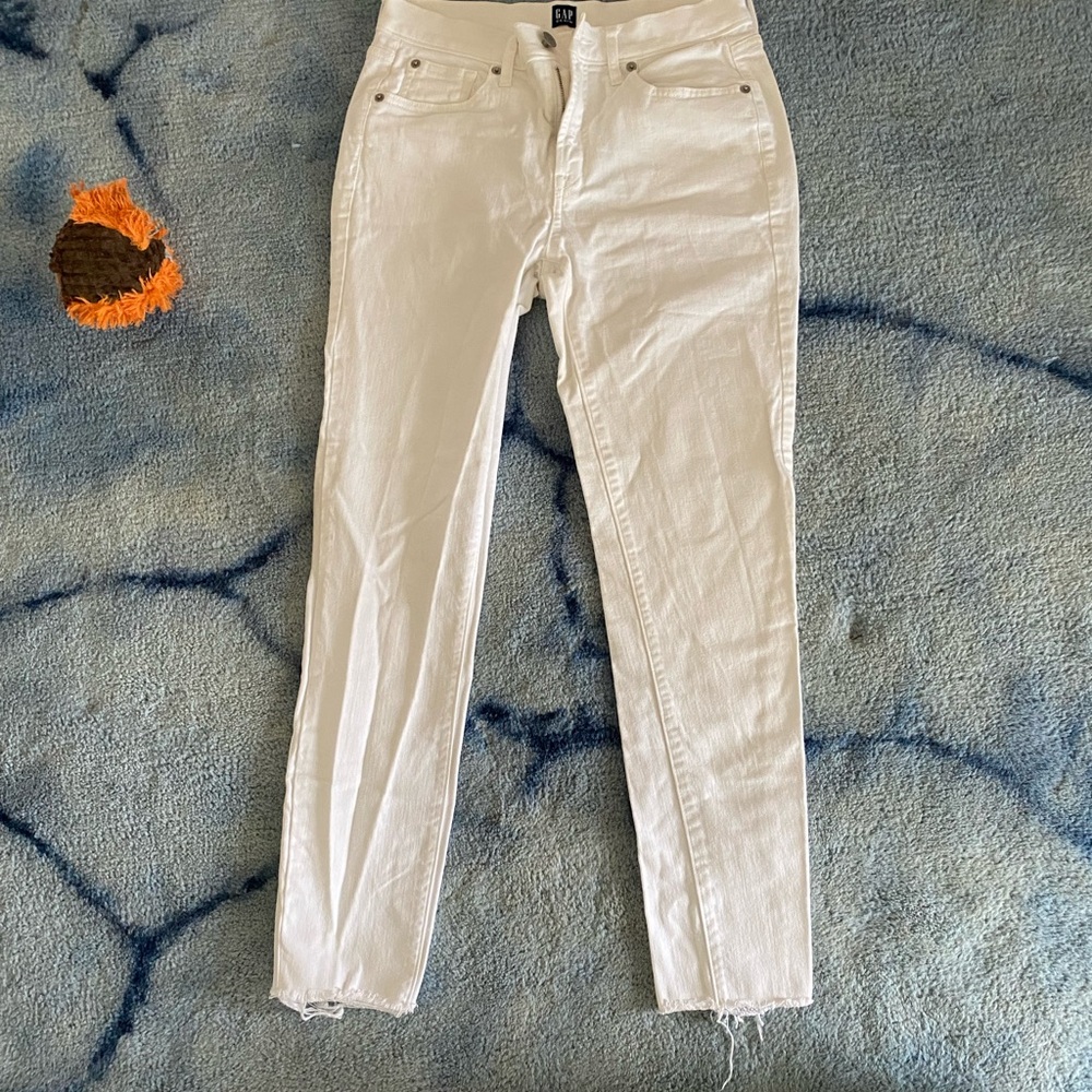 White denim gap skinny jeans